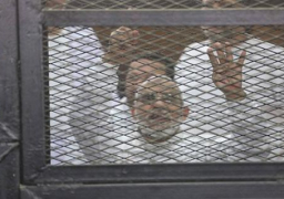 جنايات القاهرة تستأنف محاكمة بديع و50 من قيادات الاخوان في قضية “غرفة عمليات رابعة”