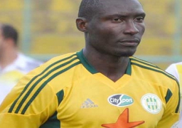 نقل جثمان اللاعب ايبوسى من الجزائر إلى الكاميرون مساء الخميس