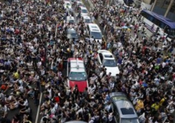 إطلاق الغاز المسيل للدموع على آلاف يطالبون بالديمقراطية في هونج كونج