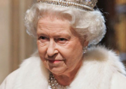 إليزابيث الثانية تتوج بأكثر ملوك بريطانيا جلوسًا على العرش بحلول 2015