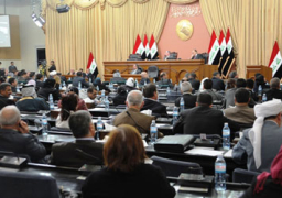 محتجون يقتحمون مبنى البرلمان العراقي ويعتصمون داخله