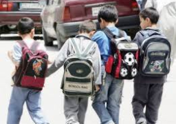 الطلاب يتوجهون إلى المدارس مع بدء العام الدراسي الجديد