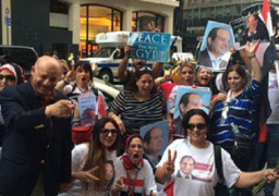 المصريون فى امريكا يتظاهرون ترحيبا بالرئيس السيسي