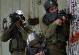 قوات الاحتلال تعتقل 5 فلسطينيين فى أنحاء متفرقة من الضفة الغربية