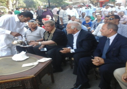 محافظ القاهرة يشارك سكان المعادي في كرنفالات فنية بشارع 9 بعد تحويله لممشى