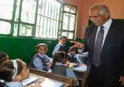 محافظ القاهرة : يصدر تعليماته بسد العجز من الأثاث بمدرسة بالمعصرة