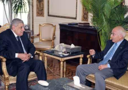 محلب يستعرض مع الباز مشروعًا جديدًا لزراعة 750 ألف فدان بالصعيد ويشارك بخبرته في “المشروع الذهبي”