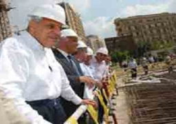 محلب يتفقد جراج التحرير ويشيد بمستوى التنفيذ