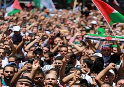 مسيرة جماهيرية تدعو للوحدة الوطنية وفك الحصار وإعادة الإعمار في غزة