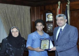 وزير الداخلية يستقبل أسرتي شهيدي حادث بولاق أبوالعلا