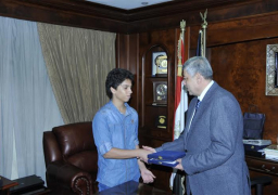 وزير الداخلية يستقبل أسرتي شهيدي حادث بولاق أبوالعلا.. ويوجه بسفرهم لأداء فريضة الحج