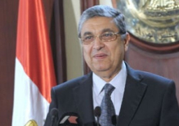 محلب يناقش مع وزير الكهرباء خطة مواجهة الصيف المقبل.. ويؤكد مواجهة الفساد في سرقات الكهرباء