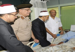 شيخ الأزهر يزور ضحايا حادث سيناء بمستشفى المعادي العسكري