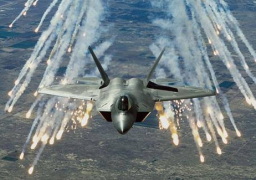 طائرات التحالف الدولي تقصف مواقع لـ”داعش” ومصافي للنفط في دير الزور