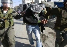 قوات إسرائيلية تعتقل 13 فلسطينيا فى الضفة الغربية