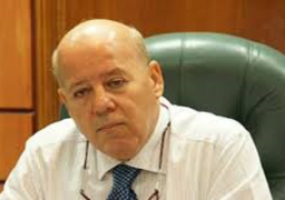 محافظ بورسعيد يلتقي رموز الفن التشكيلي لبحث سبل تجميل المحافظة