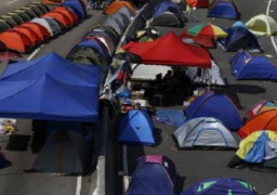 الشرطة تعيد فتح طريق رئيسي في وسط هونج كونج بعد إزالة حواجز