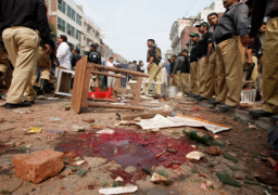 إغلاق الحدود بين باكستان والهند بعد مقتل 60 شخصا فى تفجير انتحارى