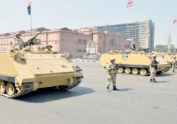 الجيش يغلق ميدان التحرير بعد دعوات للتظاهر احتجاجا على الحكم الصادر في قضية القرن