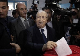 «السبسي» بعد الإدلاء بصوته: سأحترم قرار الشعب