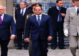 السيسي يلتقي رئيس مجلس الشيوخ الفرنسي وممثلي كبرى شركات باريس