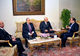 السيسي يتسلم تقرير تقصى الحقائق عن 30 يونيو ويوجه مجلس الوزراء بدارسته