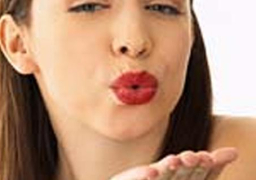 خلال 10 ثوانى.. القبلة تنقل 80 مليون نوع بكتيريا تفيد فى عملية الهضم