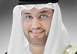 وزير الدولة الإماراتي يتفقد النموذج النهائي لـ300 حافلة لتوريدها لهيئة النقل العام بالقاهرة