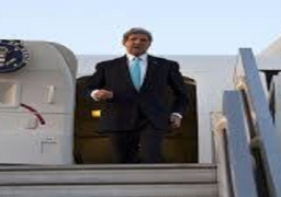 كيري يصل باريس لإجراء محادثات مع نظيريه الفرنسي والسعودي حول إيران