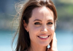 أنجلينا جولي تتناول المعاناة البشرية والبقاء في فيلم Unbroken