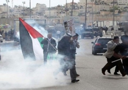 إصابة عشرات الفلسطينيين في مواجهات بين قوات الاحتلال وطلاب مدارس بالخليل