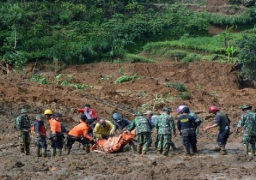 ارتفاع حصيلة ضحايا الانهيار الأرضي بإندونيسيا إلى 37 قتيلا