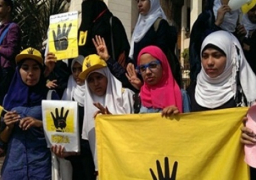 الأمن يفض مظاهرة لطالبات الإخوان بجامعة الأزهر