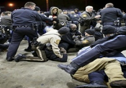 التليجراف: تجدد الاحتجاجات فى أمريكا بعد مقتل شاب أسود برصاص الشرطة