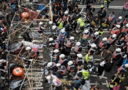 الصين تعلن تأييدها لقرار هونج كونج بإخلاء مواقع الاحتجاجات