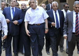 محلب ومحافظ القاهرة يتفقدان مشروع”معًا” لتطوير العشوائيات بمدينة السلام