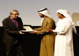 نور الشريف يتسلم تكريمه في مهرجان دبي السينمائي