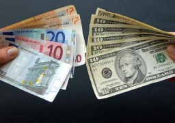 هبوط اليورو والدولار بسبب الأجازات
