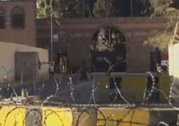 الحوثيون يسطرون على معسكرات الجيش .. والرئيس اليمنى تحت الحصار