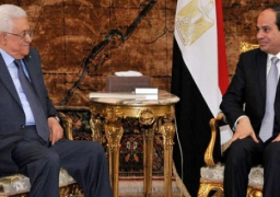 السيسي يؤكد لـ عباس أهمية التوصل إلى تسوية عادلة وشاملة للقضية الفلسطينية