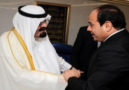 السيسي يقطع زيارته لدافوس لأداء واجب العزاء في خادم الحرمين