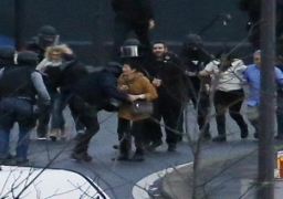 الشرطة الفرنسية تحاصر مركزاً للبريد به رهائن محتجزون