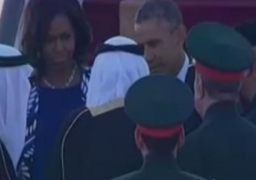 العاهل السعودي يستقبل أوباما فى مطار الملك خالد بالرياض لتلقي العزاء