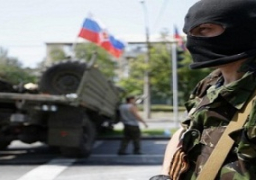 المتمردون الأوكرانيون يسيطرون علي مطار دونيتسك