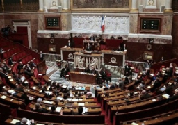 النواب الفرنسيون يصوتون لصالح استمرار توجيه الضربات الجوية ضد داعش