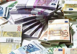 اليورو يهبط لأدنى مستوى منذ 2006