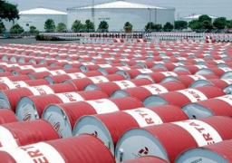 برنت يبدد مكاسبه ويقترب من 57 دولارا