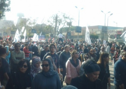 تجمع لأهالي ضحايا “مذبحة بورسعيد” أمام مقر “الأهلي” للمطالبة بعدم اللعب أمام “المصري”