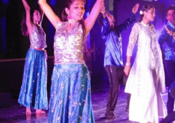 تقديم عرض بالية هندي على المسرح الفرنسي