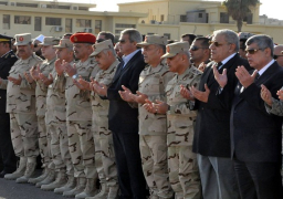 رئيس الوزراء ووزيرا الدفاع والداخلية يتقدمون جنازة شهداء الحادث الإرهابى بسيناء